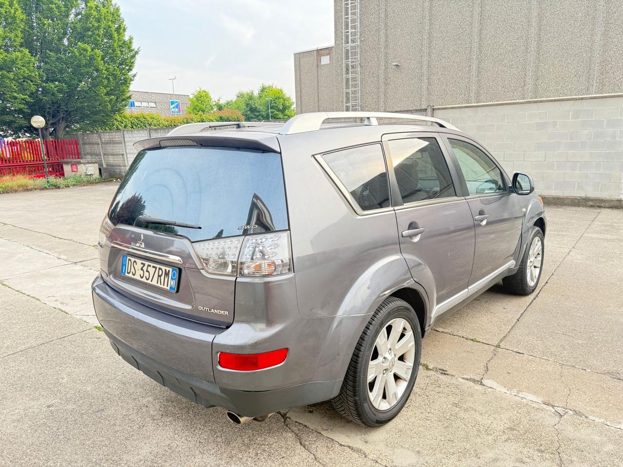 Mitsubishi Outlander 2.4 MIVEC Instyle 7 p.ti