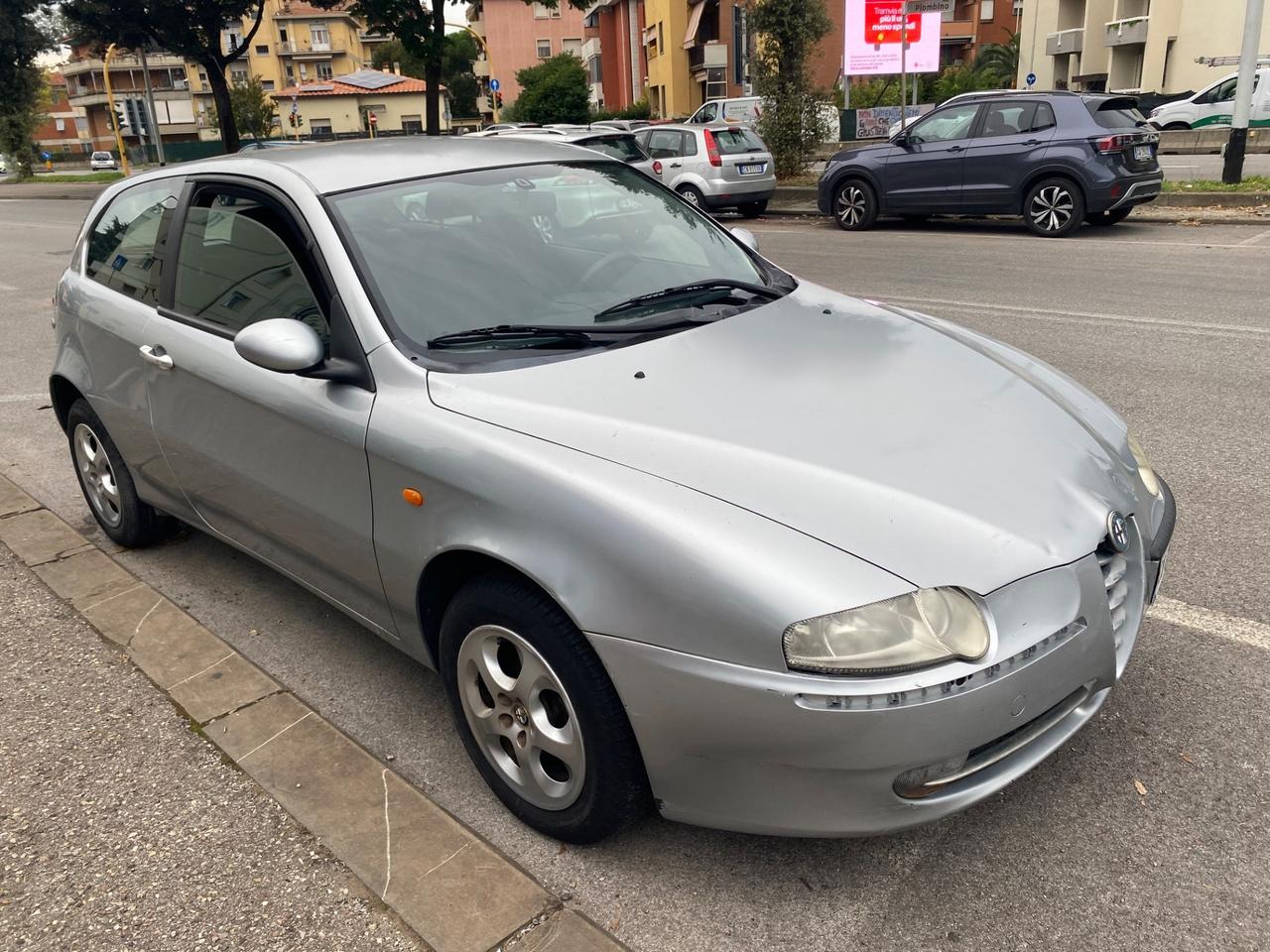 Alfa Romeo 147 1.6i 16V Twin Spark cat 3p. Distinctive