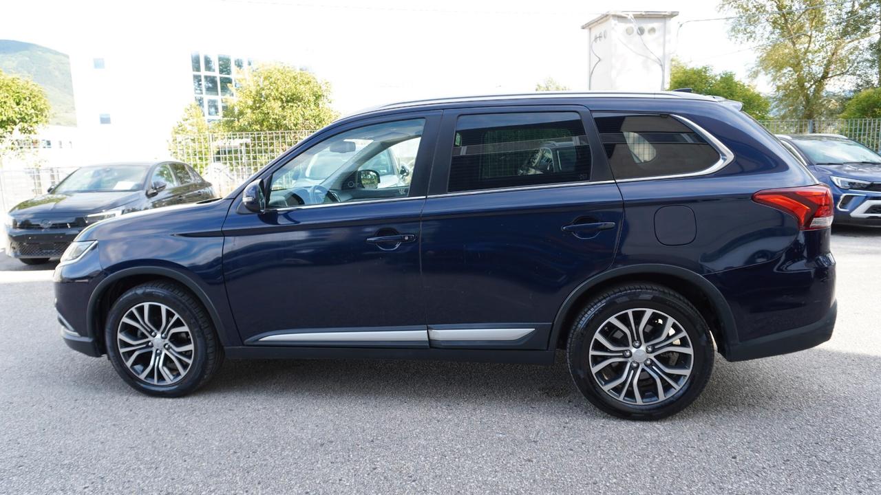 Mitsubishi Outlander 2.2 DI-D 4WD Intense