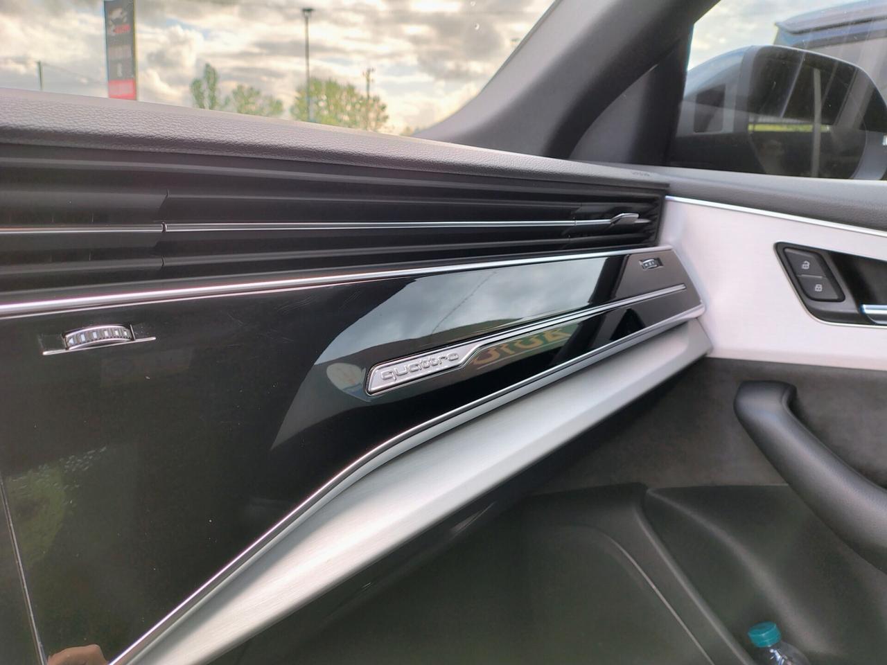 Audi Q8 55 TFSI e quattro tiptronic Sport