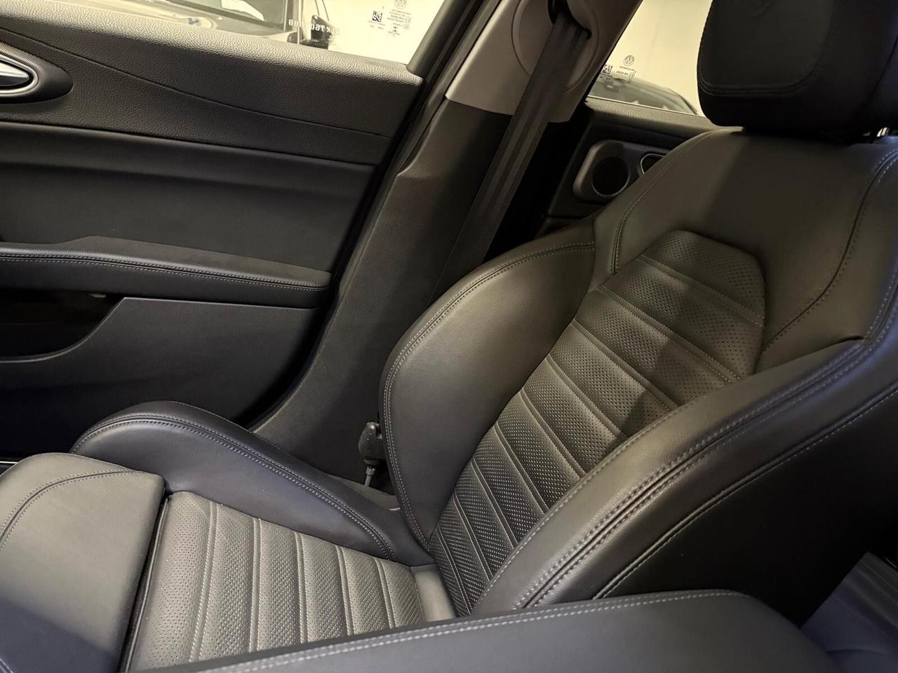 Alfa Romeo Giulia VELOCE 2.2 Turbodiesel AT8 Q4 AWD SPOTICAR