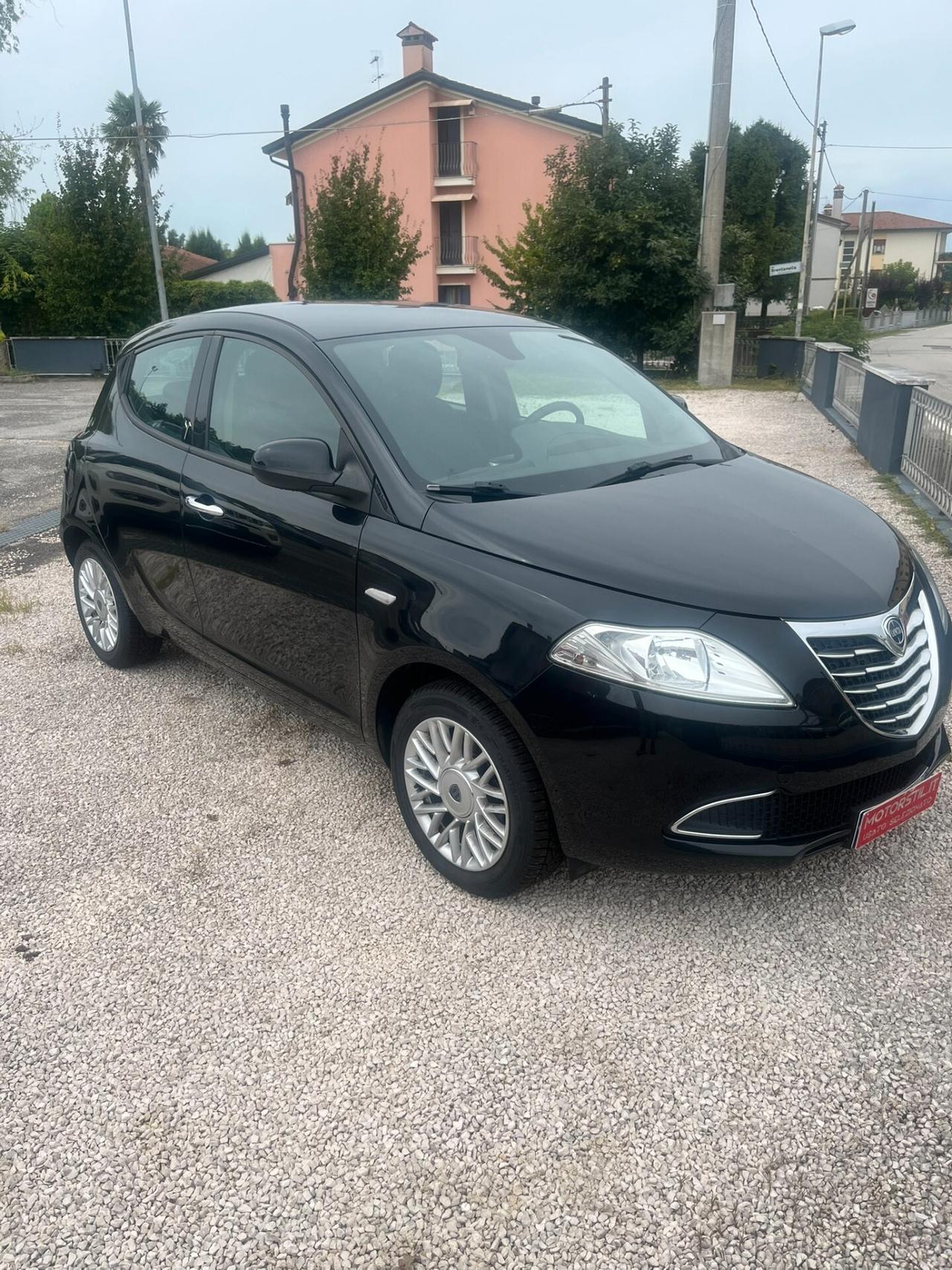 Lancia Ypsilon 1.2 69 CV 5 porte Gold