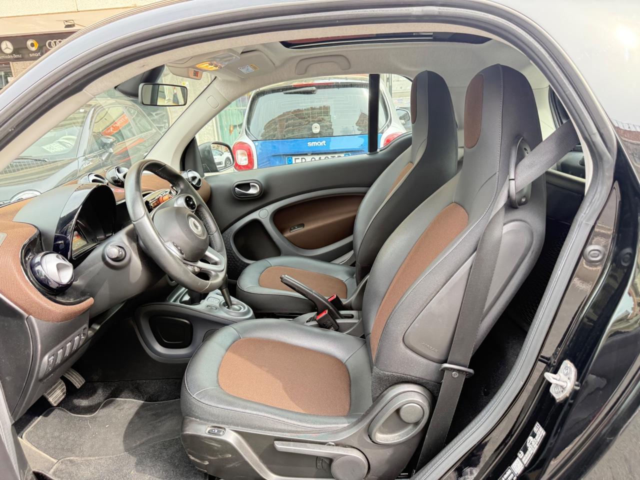 Smart ForTwo 70 1.0 twinamic Perfect pelle PDC panorama sedili riscaldati cerchi 16 bluetooth