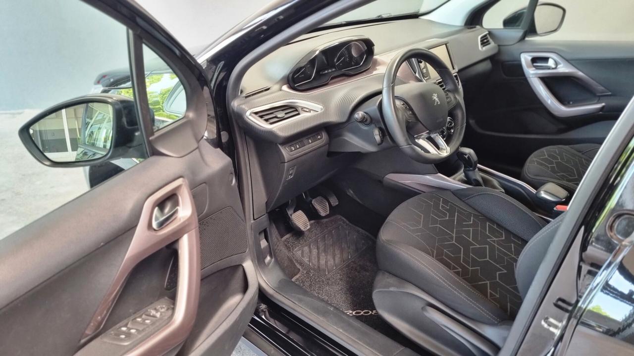 Peugeot 2008 1.2 KM 31.600 UNICO PROPRIETARIO,DISTRIBUZIONE FATTA