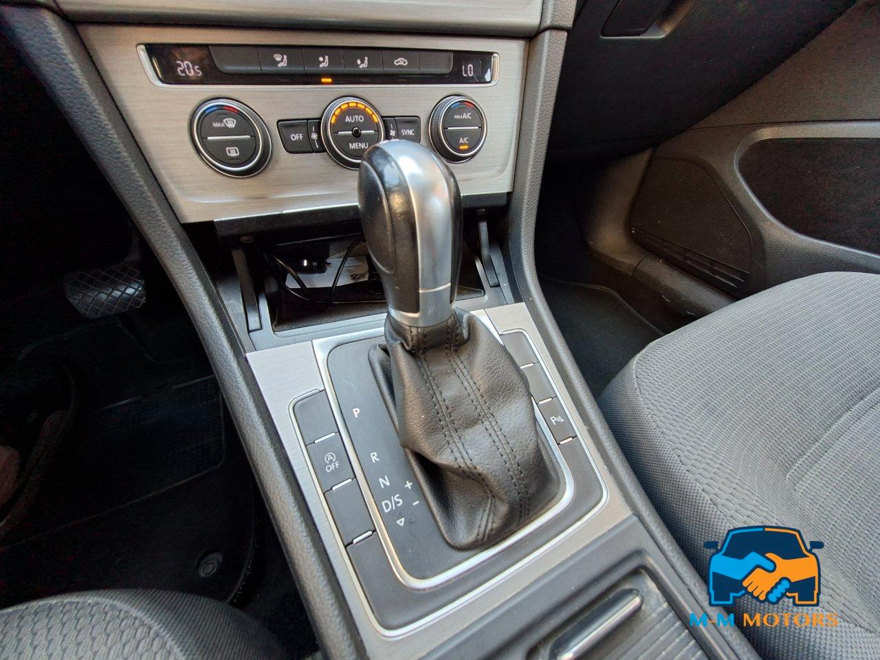 Volkswagen Golf 5 Porte Golf 5p 1.6 tdi 110cv dsg neo patentati