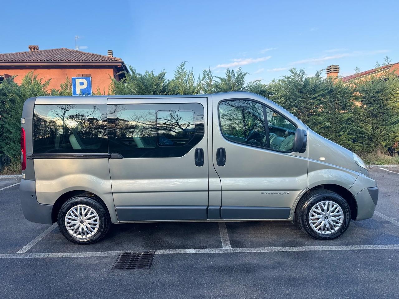 RENAULT RENAULT TRAFIC PEDANA TRASPORTO DISABILI 140.000 KM