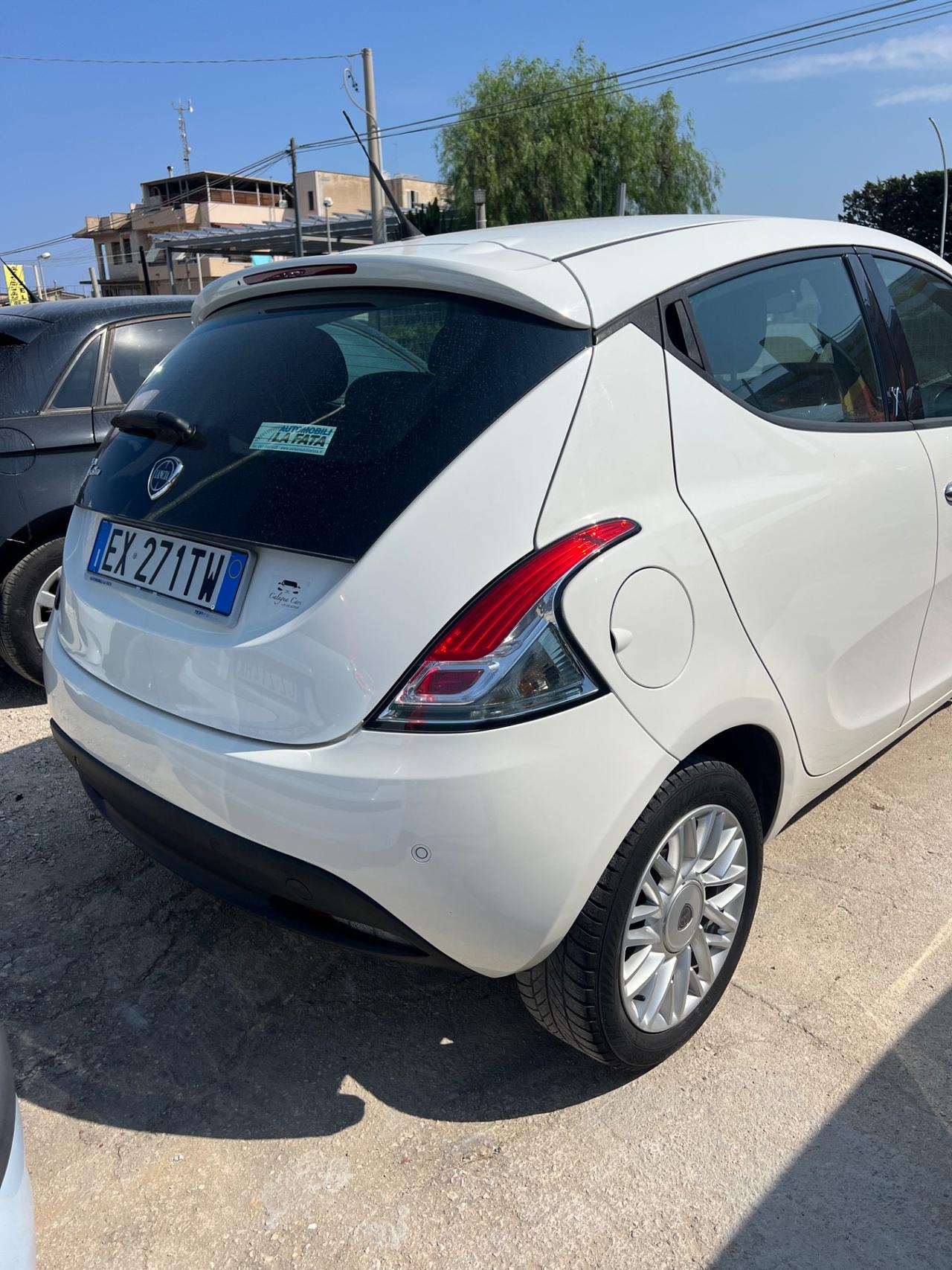 Lancia Ypsilon 1.2 69 CV 5 porte Platinum
