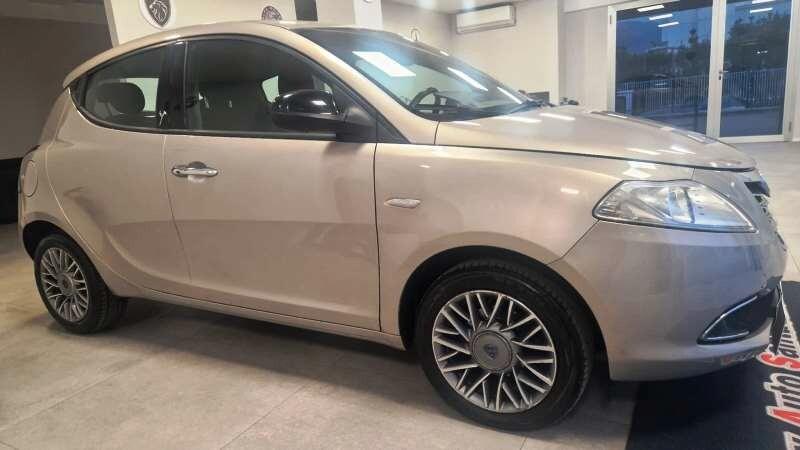 Lancia Ypsilon 1.2 69 CV S&S Gold