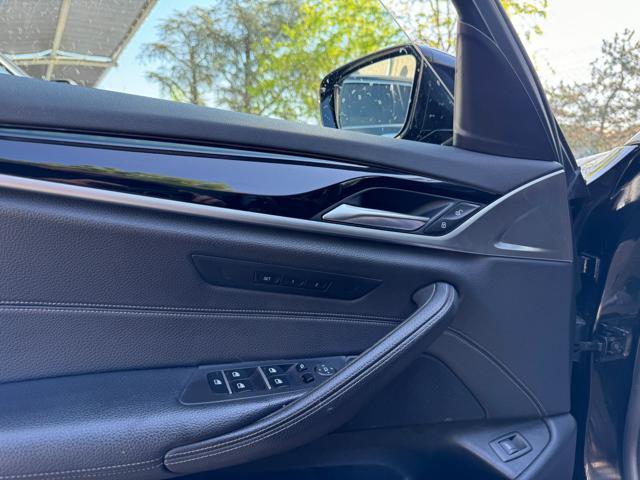 BMW 530 d xDrive Touring Sport Line 265CV NAVI+RETR.