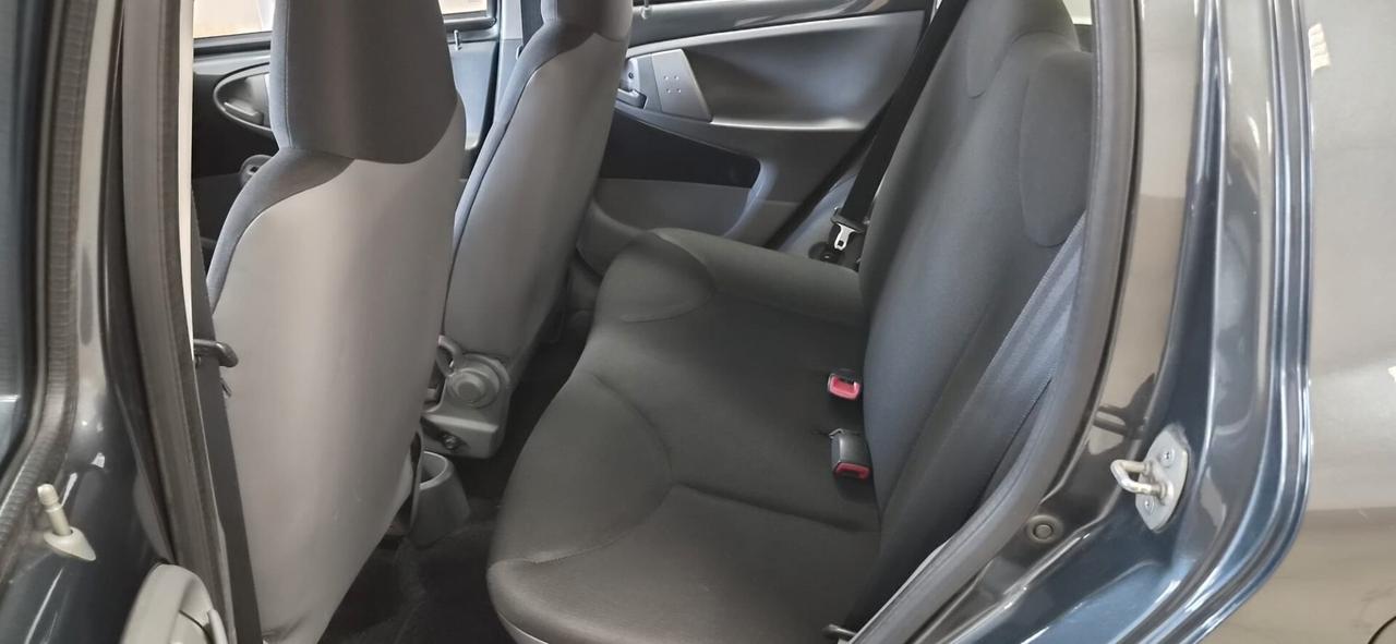 Toyota Aygo 1.0 12V VVT-i 5 porte Sol Red Edition