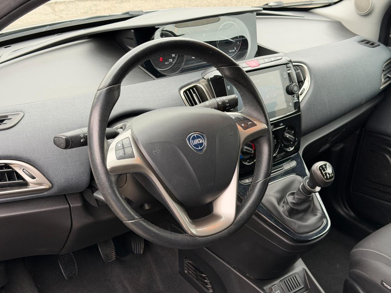 Lancia Ypsilon 1.0 FireFly 5 porte S&S Hybrid Gold Plus