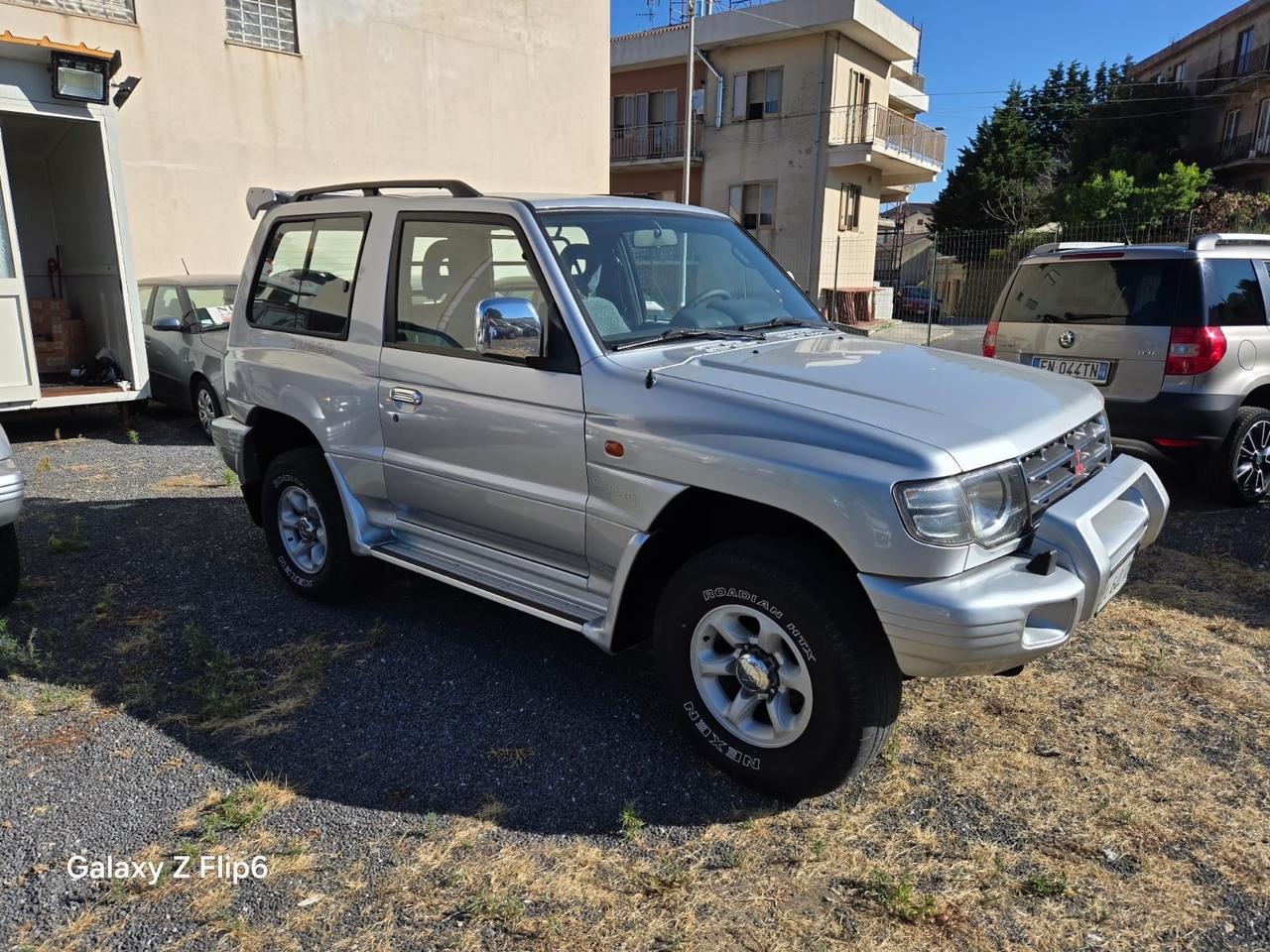 Mitsubishi Pajero 2.5 TDI MT GLS Target Autocarro