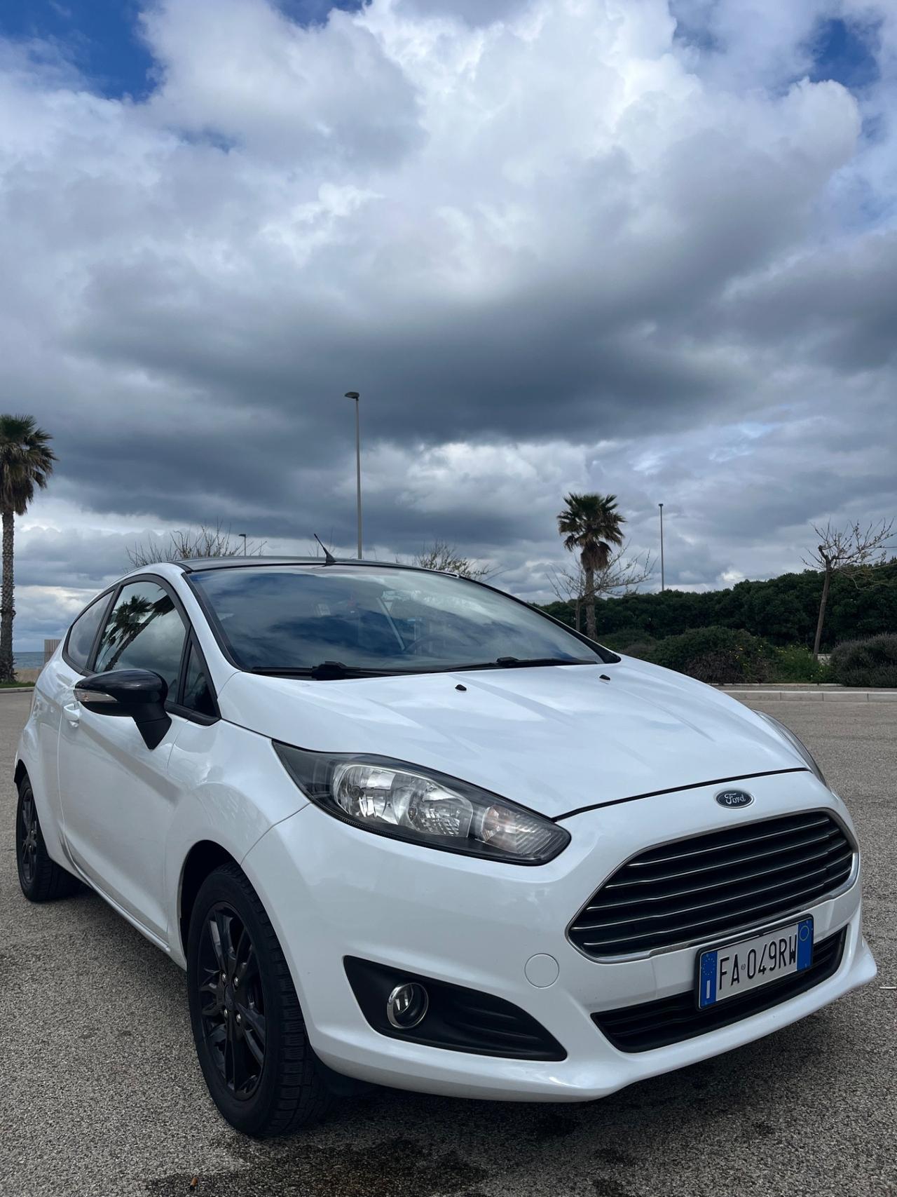 Ford Fiesta 1.5 TDCi 75CV Black & White Edition