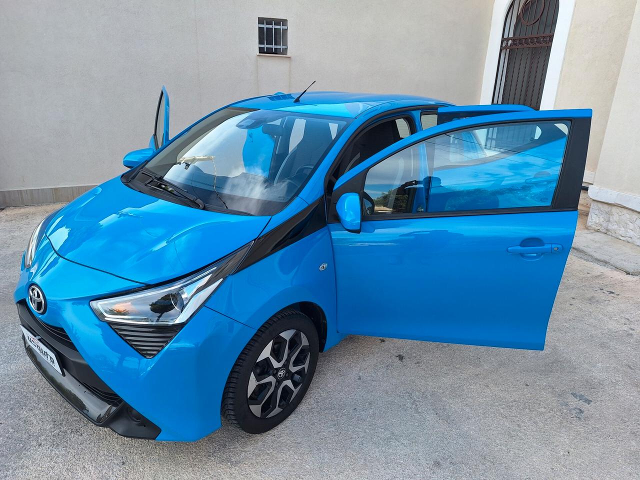 Toyota Aygo 1.0 5 porte x-cool 35000 km 2019
