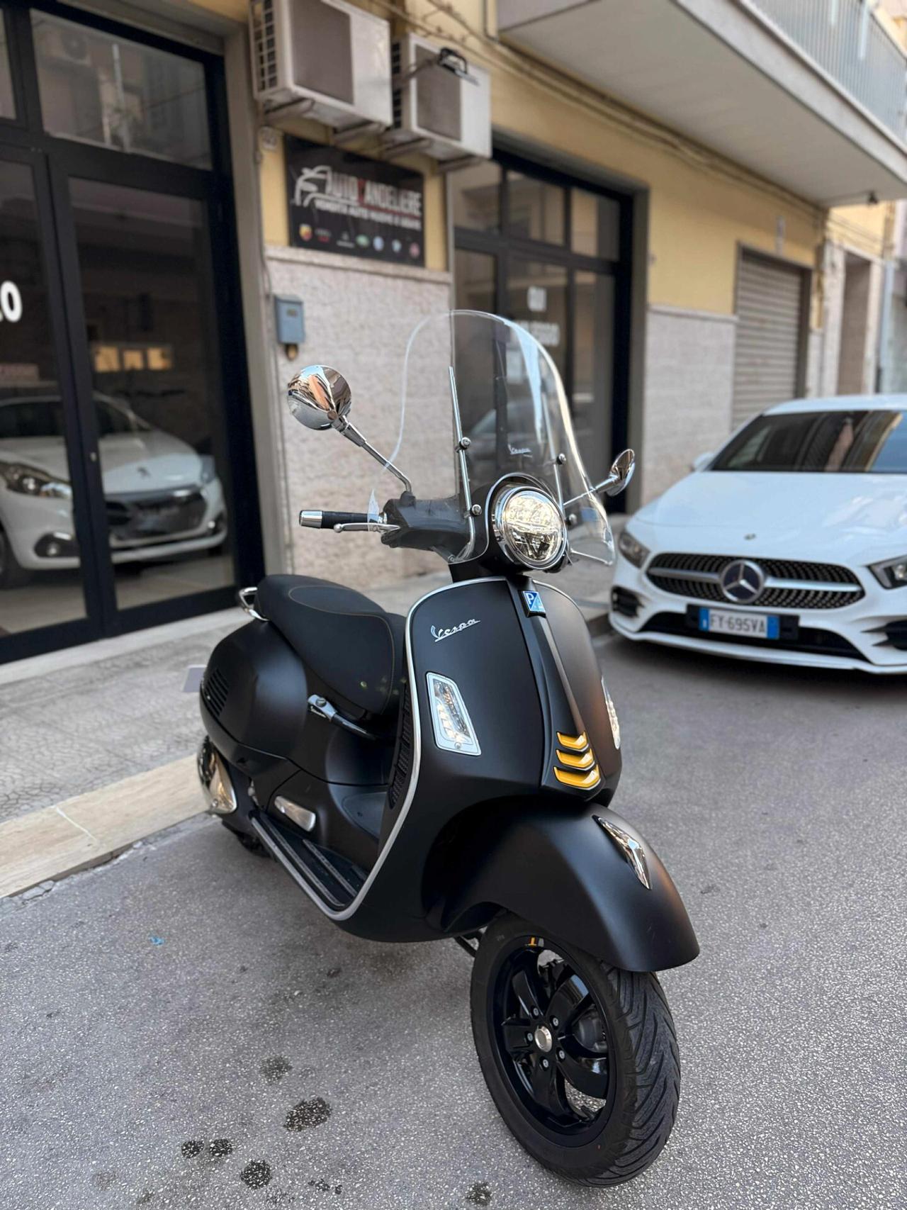 Piaggio Vespa 300 GTS BLACK