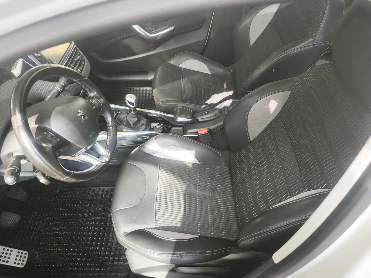 Peugeot 2008 1.6 e-HDi 115 CV Stop&Start Allure