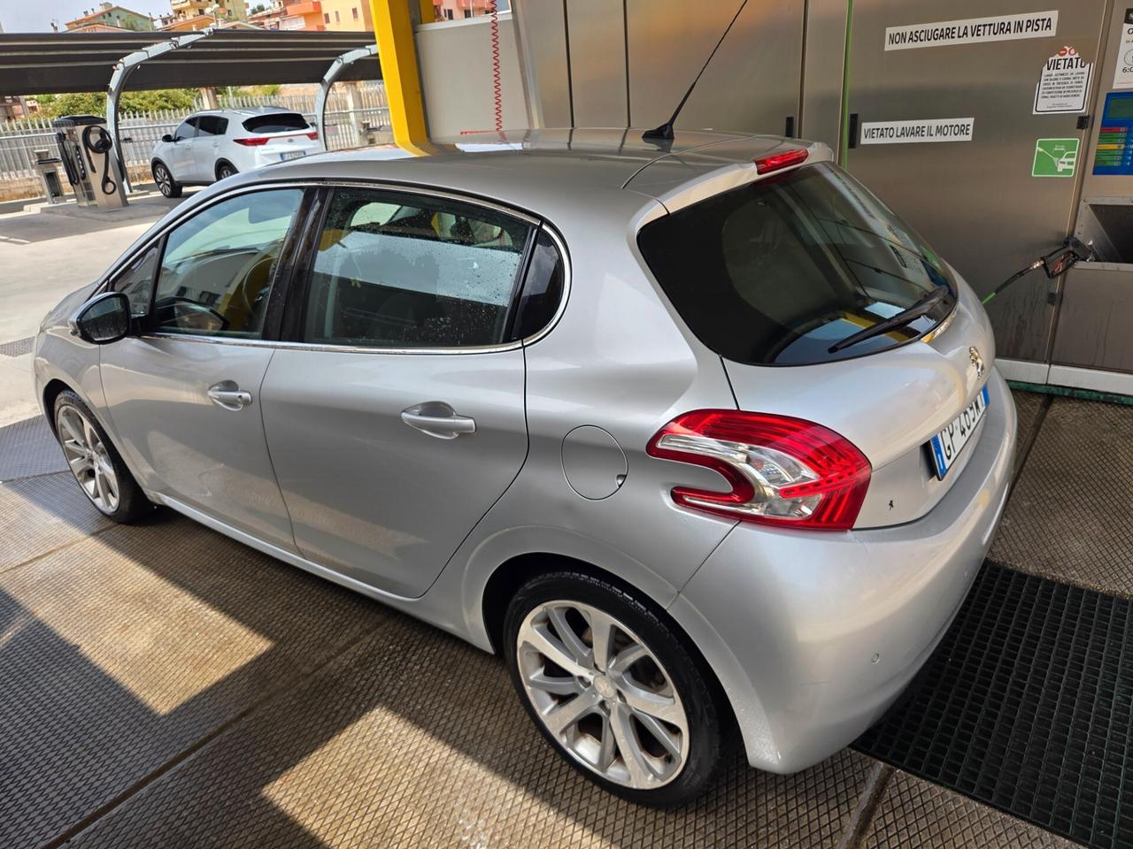 Peugeot 208 1.6 e-HDi 115 CV Stop&Start 5 porte Allure