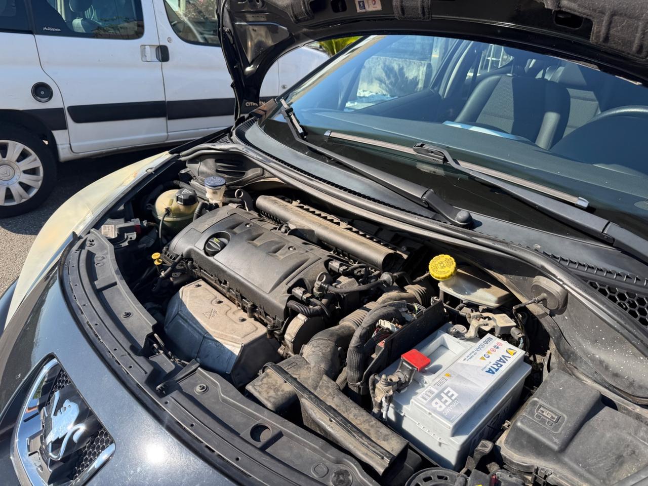 PEUGEOT 207 1.4 BENZINA EURO5 NEOPATENTATI