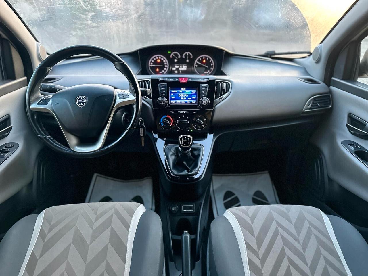 Lancia Ypsilon 1.2 69 CV 5 porte Silver