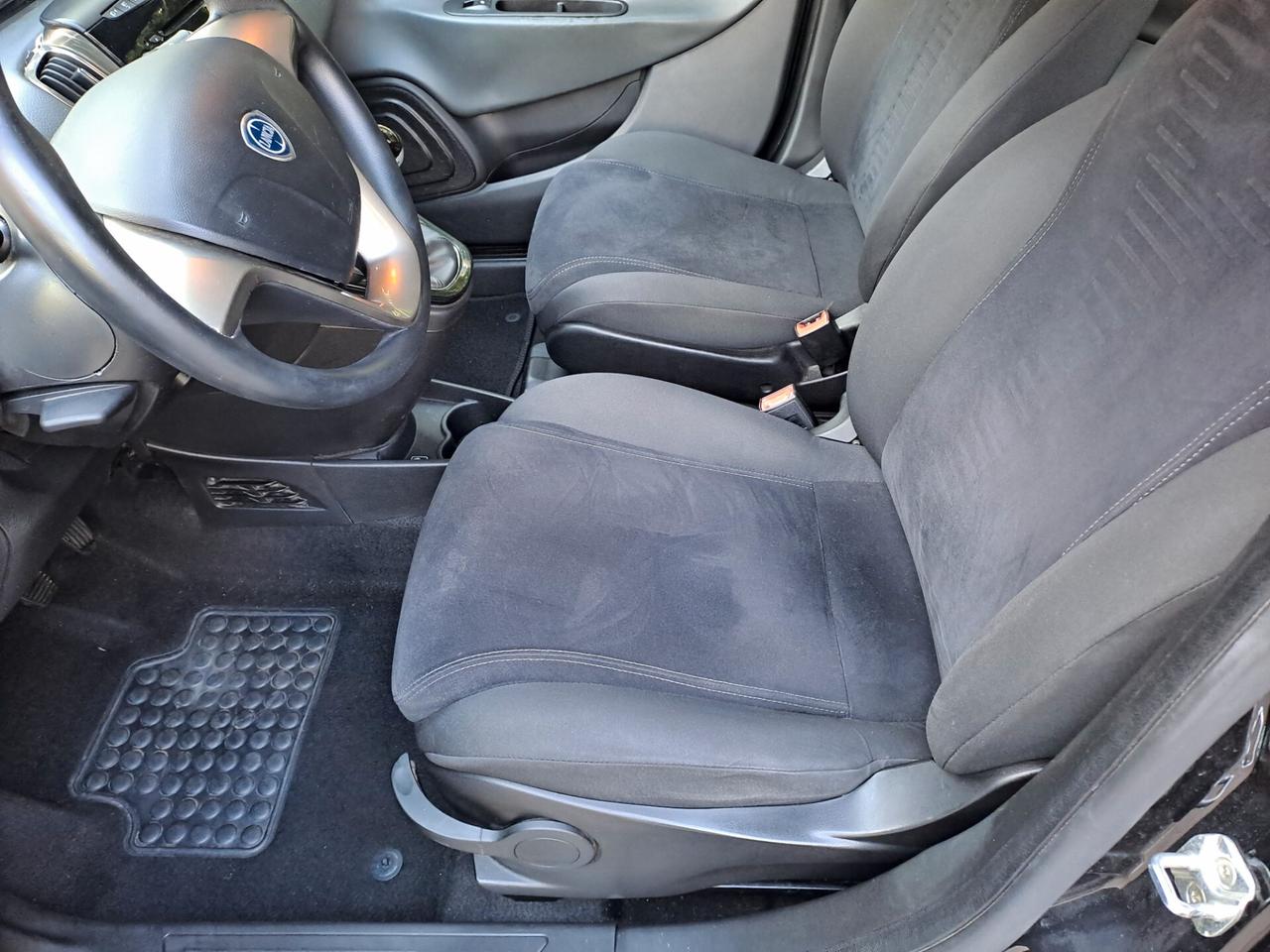 Lancia Ypsilon 1.2 69 CV 5 porte Gold IMP GPL