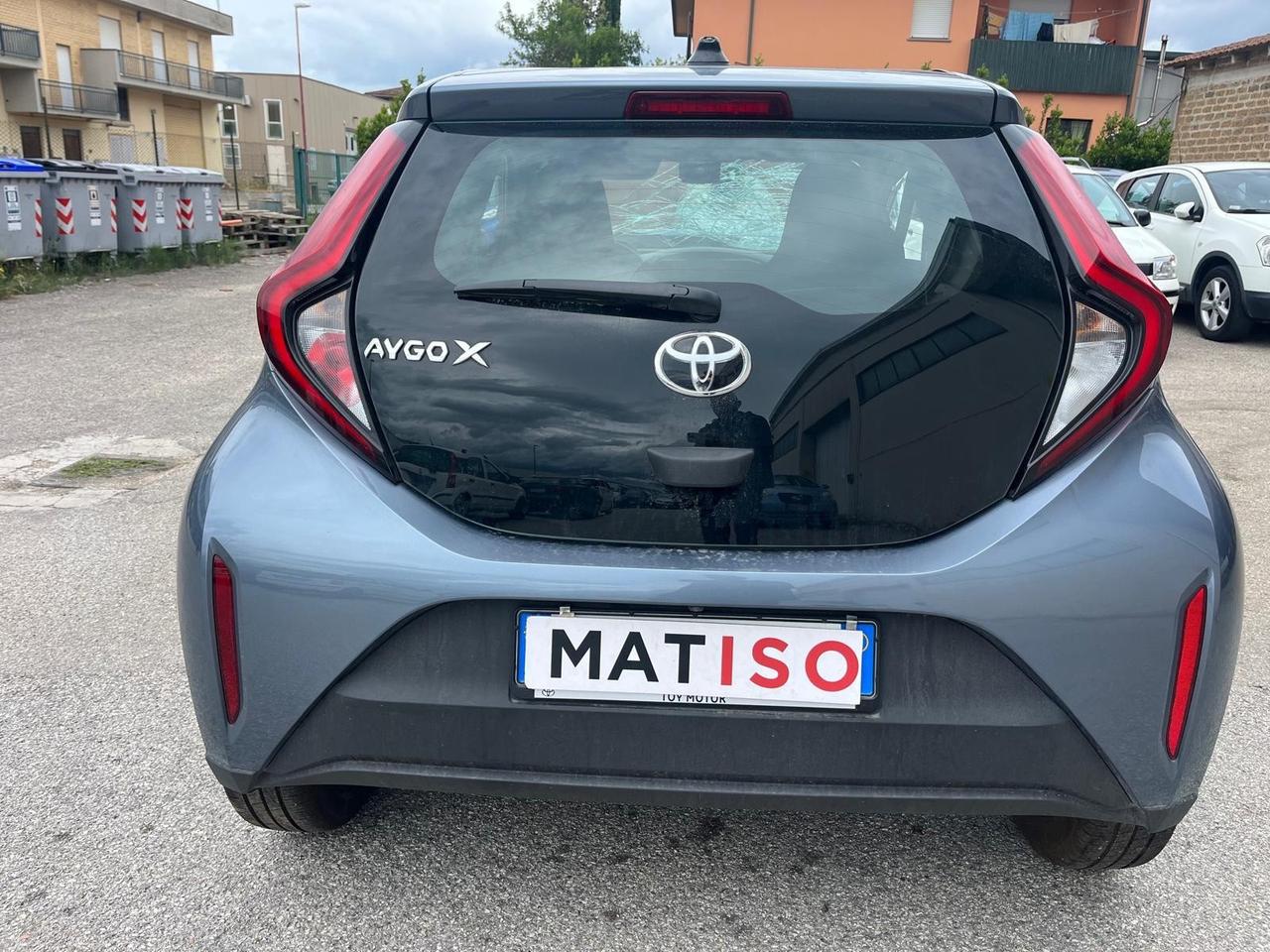 Pacchetto 2 auto incidentate : AYGO X - Hyundai I10