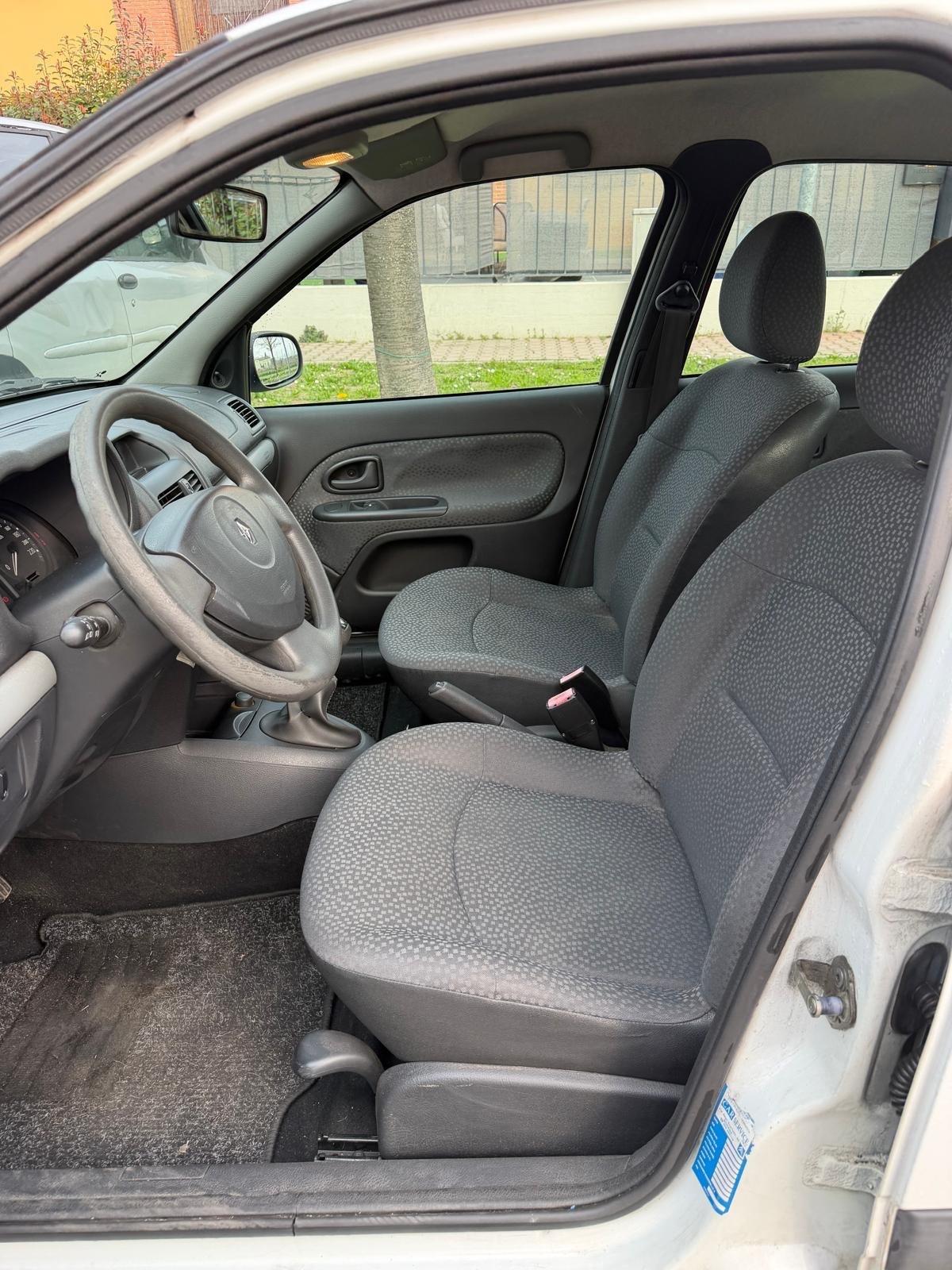 Renault Clio Storia 1.2 16V 5 porte GPL Dynamique