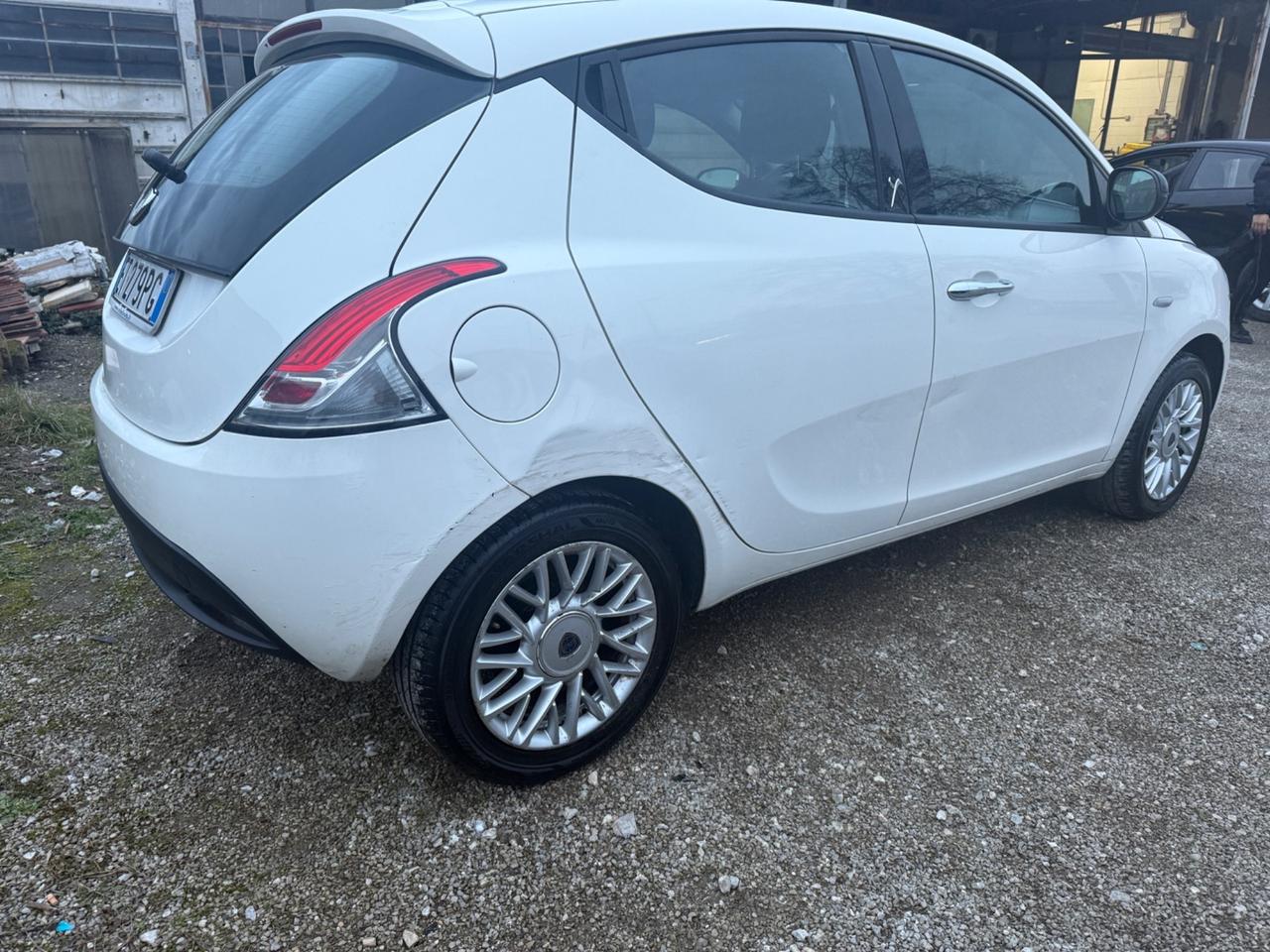 Lancia Ypsilon 1.2 69 CV 5 porte S&S Platinum