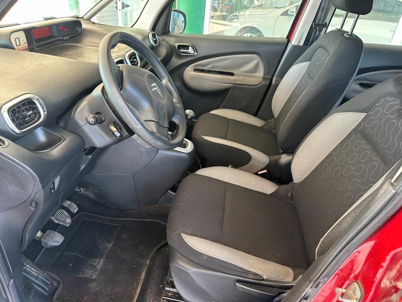 Citroen C3 Picasso 1.6 HDi (12 RATE)