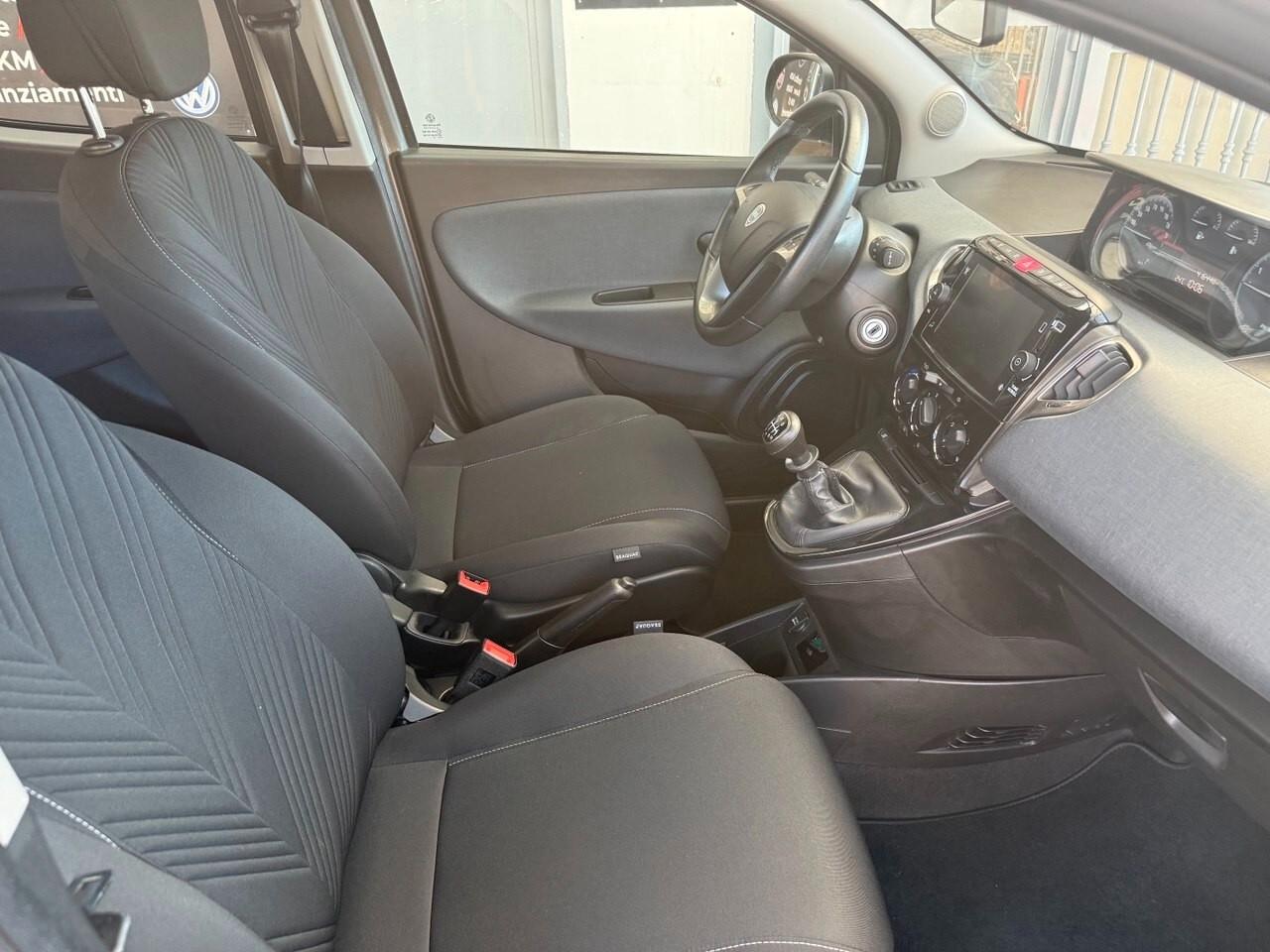 Lancia Ypsilon 1.0 FireFly 5 porte S&S Hybrid Gold - SENZA VINCOLI FINANZIARI