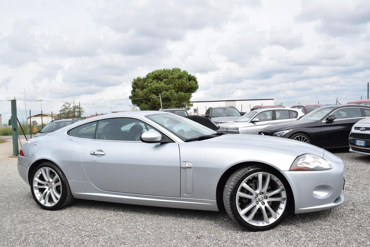 Jaguar XK 4.2 V8 Coupé AUTOM. - CERTIFICATA TAGLIANDATA NAVI CRUISE SENSORI PELLE
