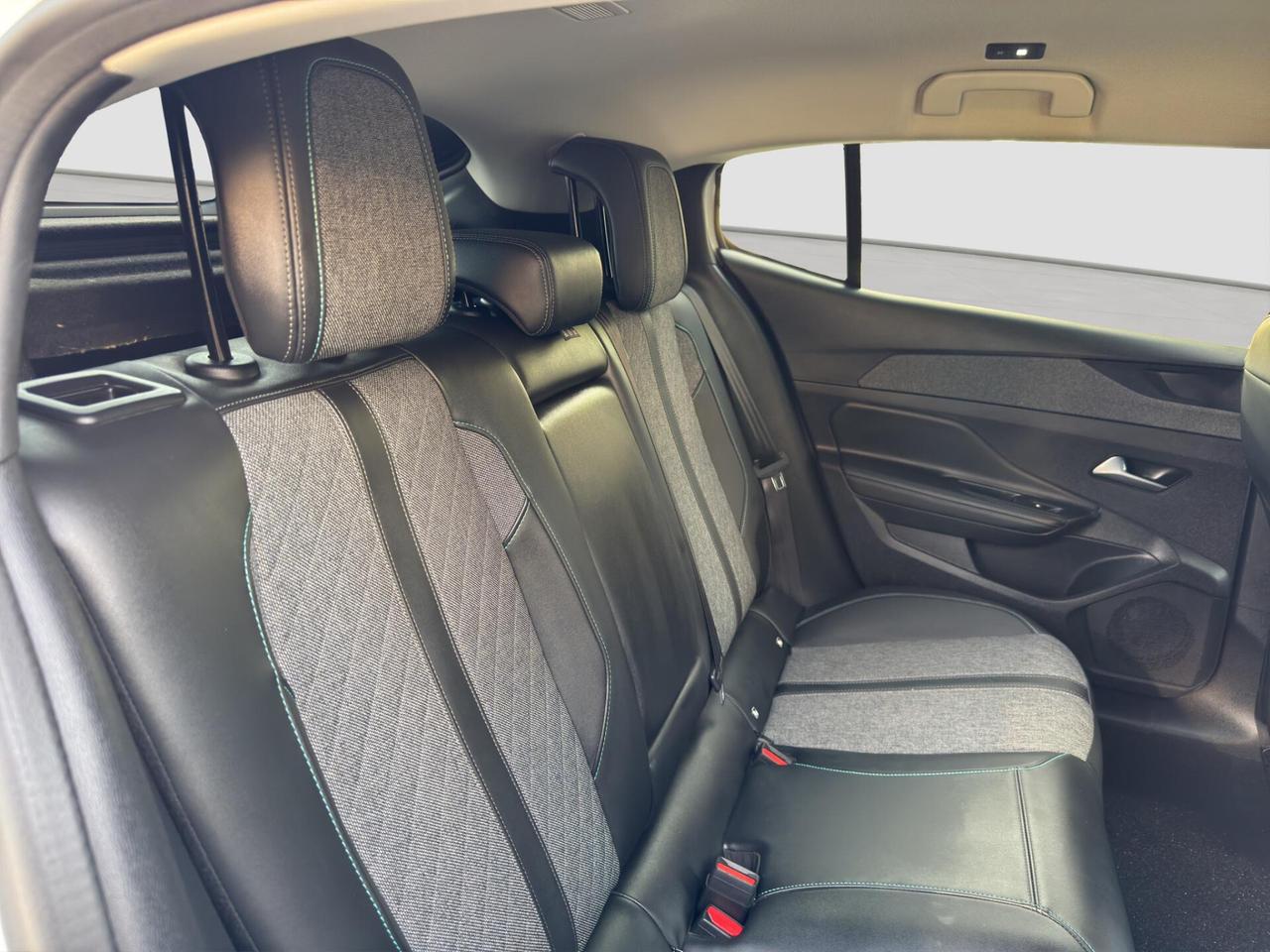 Peugeot 408 1.2 131cv puretech Allure Pack 2024