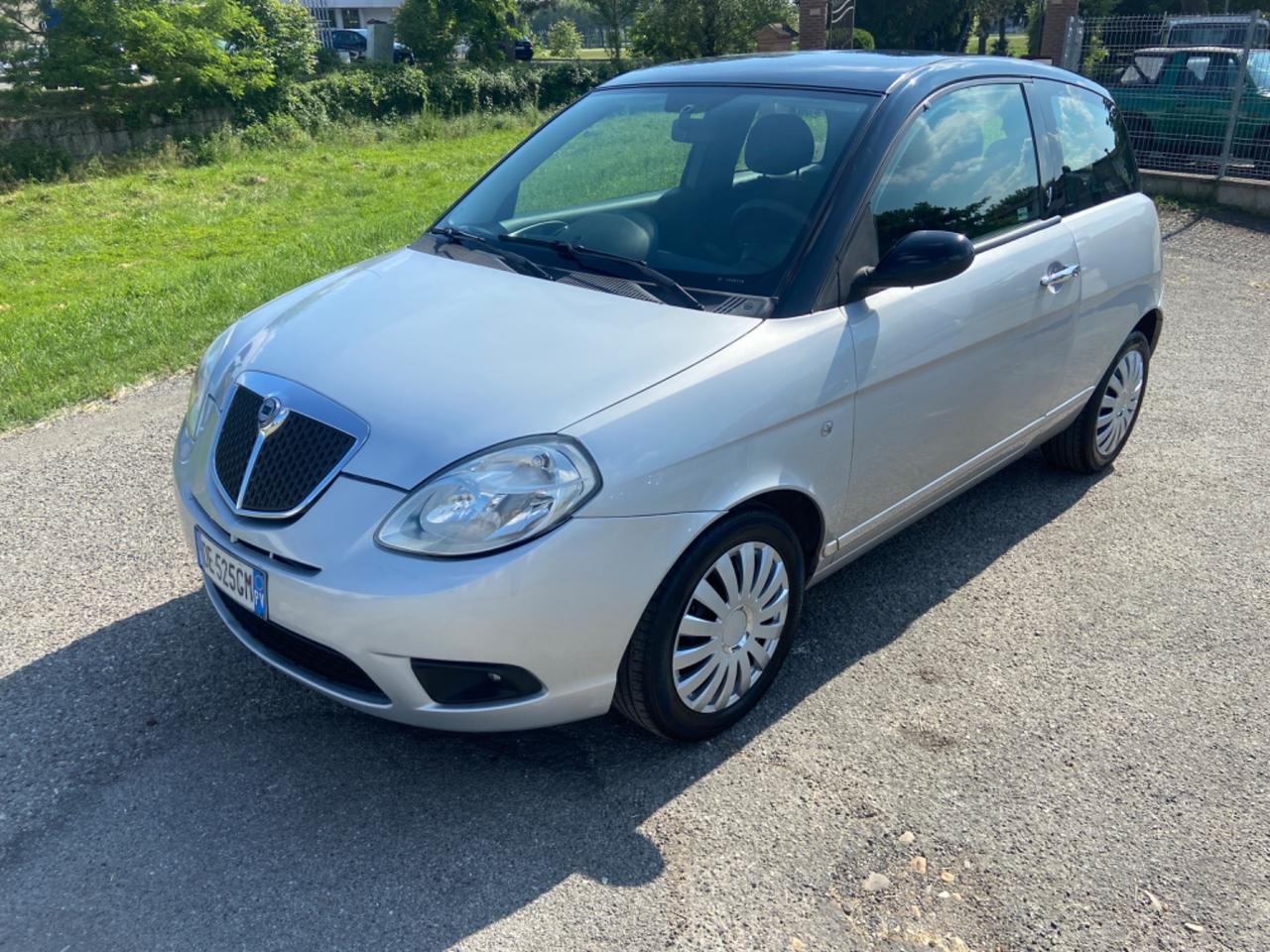 Lancia Ypsilon 1.2 Argento ok neo patentati