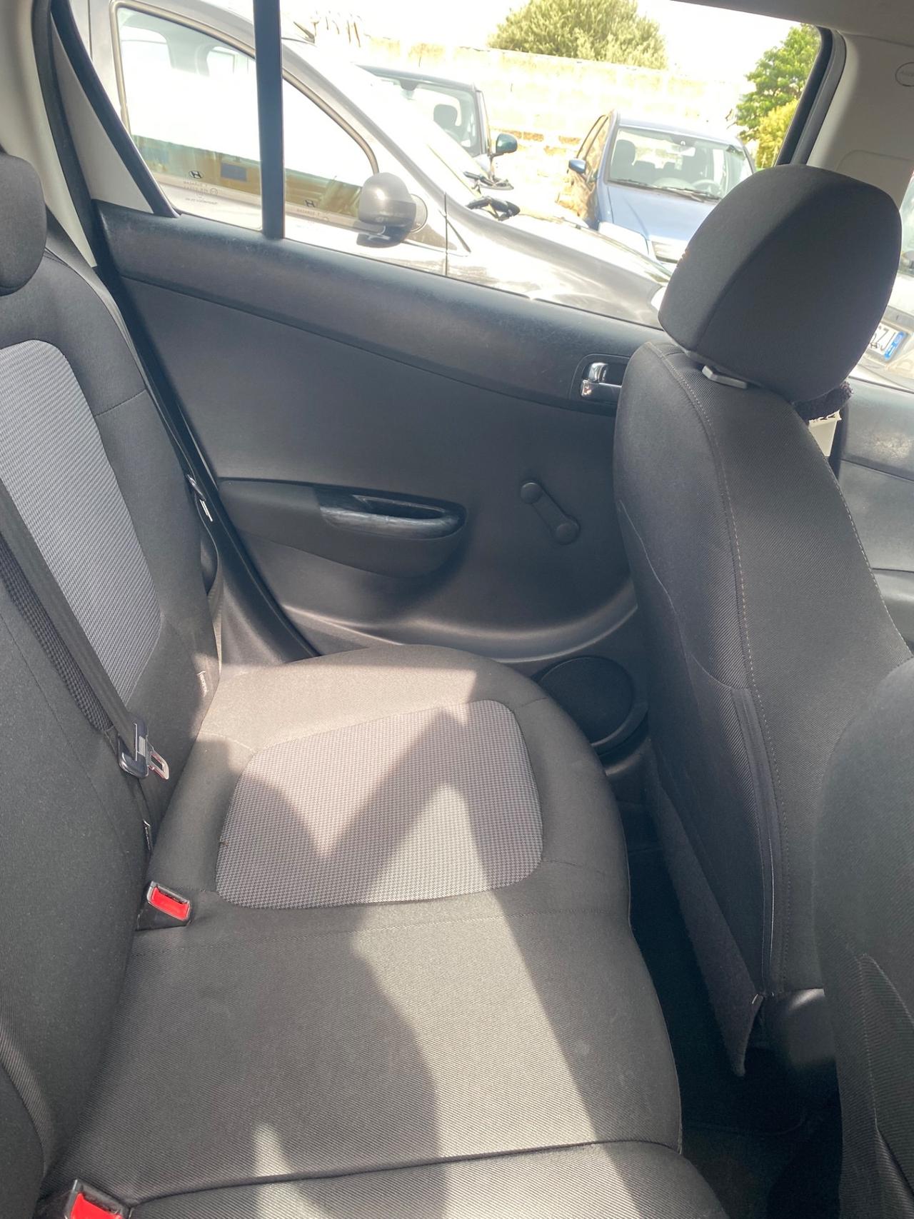 Hyundai i20 1.4 CRDi Anno 2013 Full Navi Led