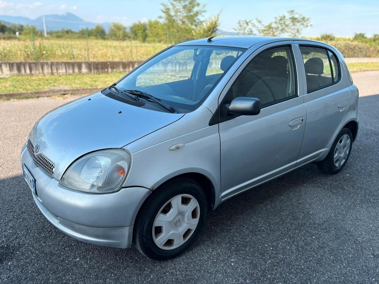 Toyota Yaris 1.0i 16V 5 porte NEOPATENTATI