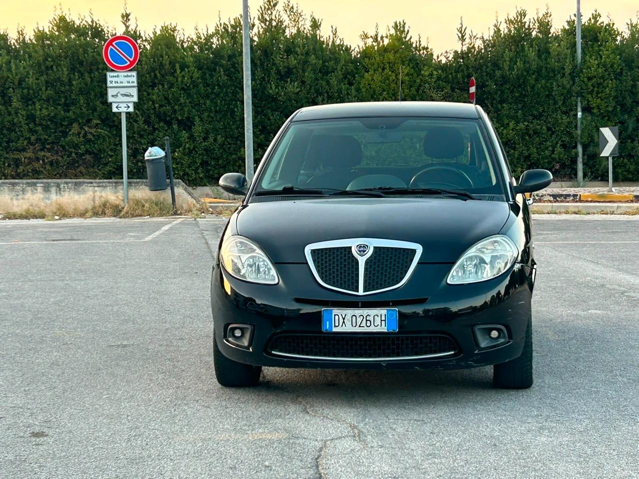 Lancia Ypsilon 1.3 MJT 75 CV Versus
