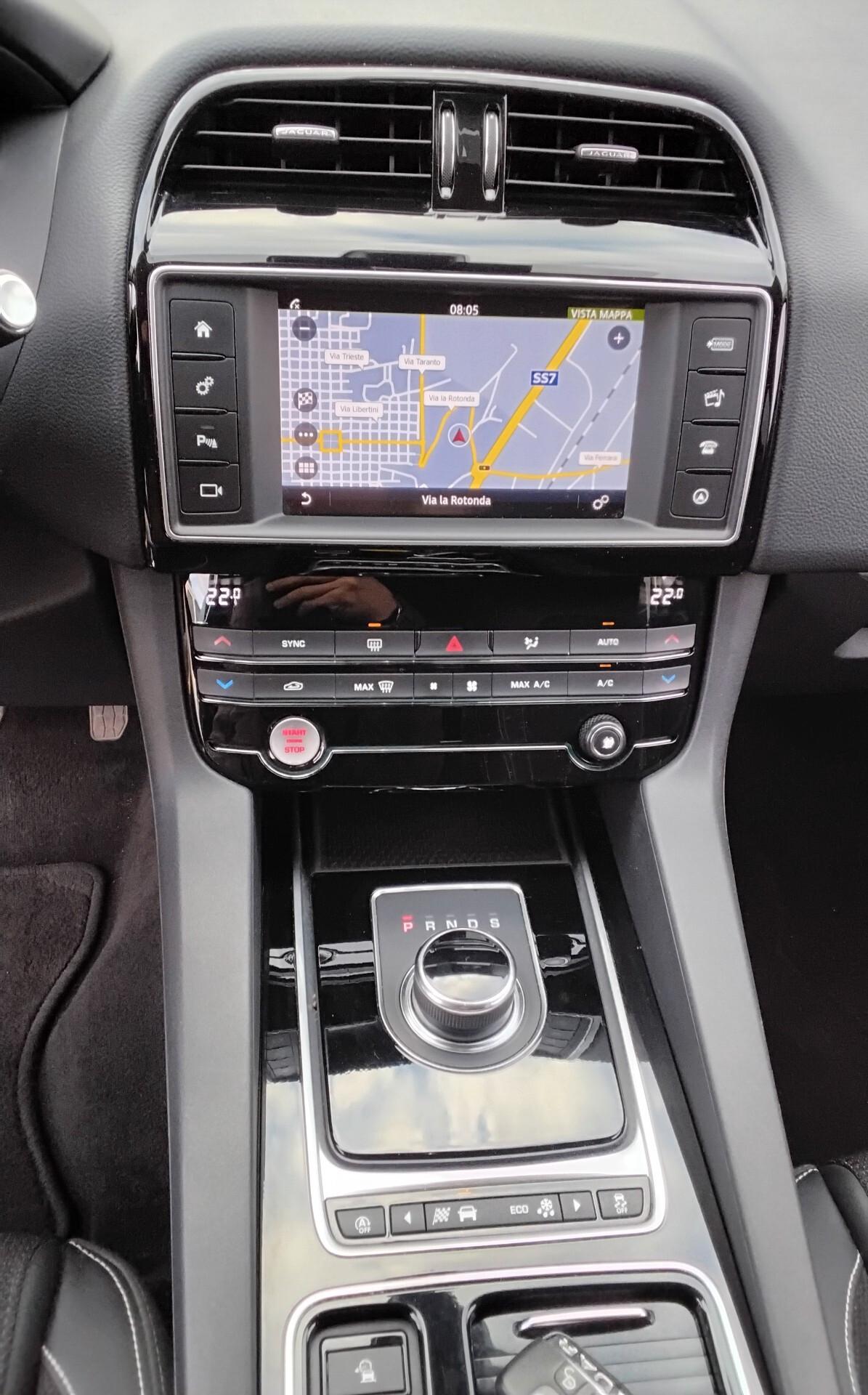 Jaguar F-Pace 2.0 D 180 CV AWD aut. R-Sport