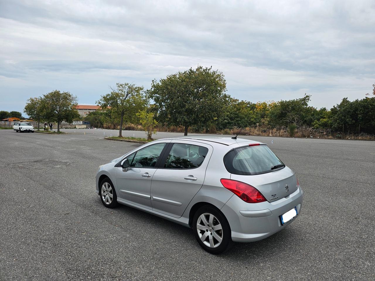 Peugeot 308 1.6 8V HDi 112CV 5p. Business