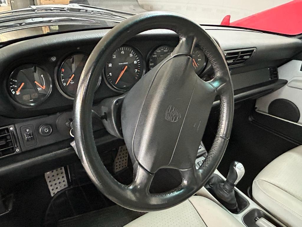 PORSCHE 911 Carrera 2 coupé 1993