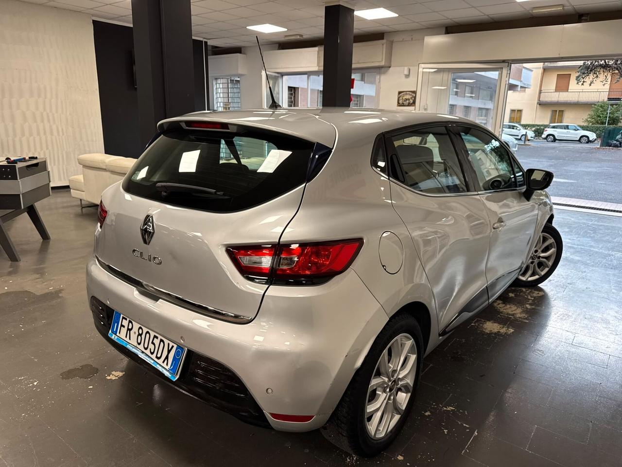 Renault Clio 1.2 75 CV 5 porte Duel