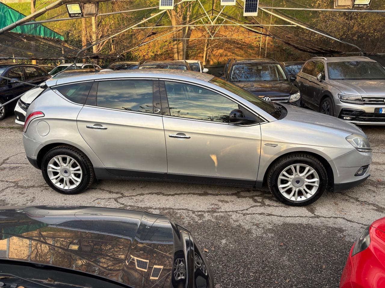 Lancia Delta 1.6 MJT AUTOMATICA Platinum ok Neopatentati