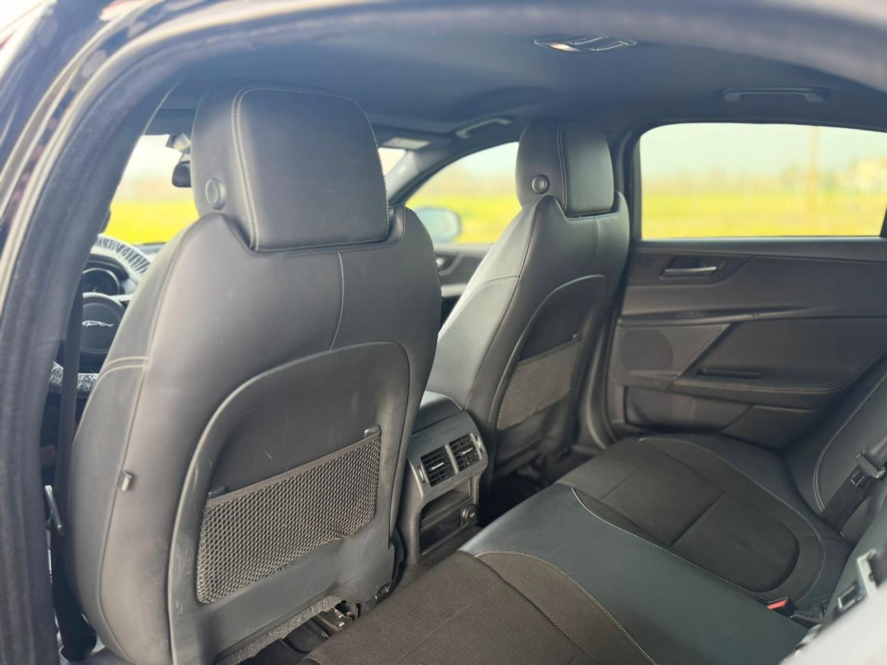 Jaguar XE 2.0 D Turbo 180 CV AWD aut. R-Sport