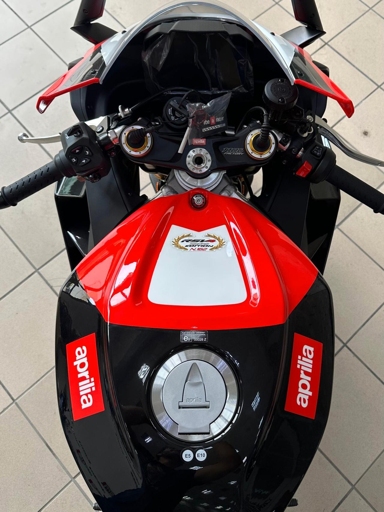 Aprilia RSV4 Factory - 09 SBK 1100 -