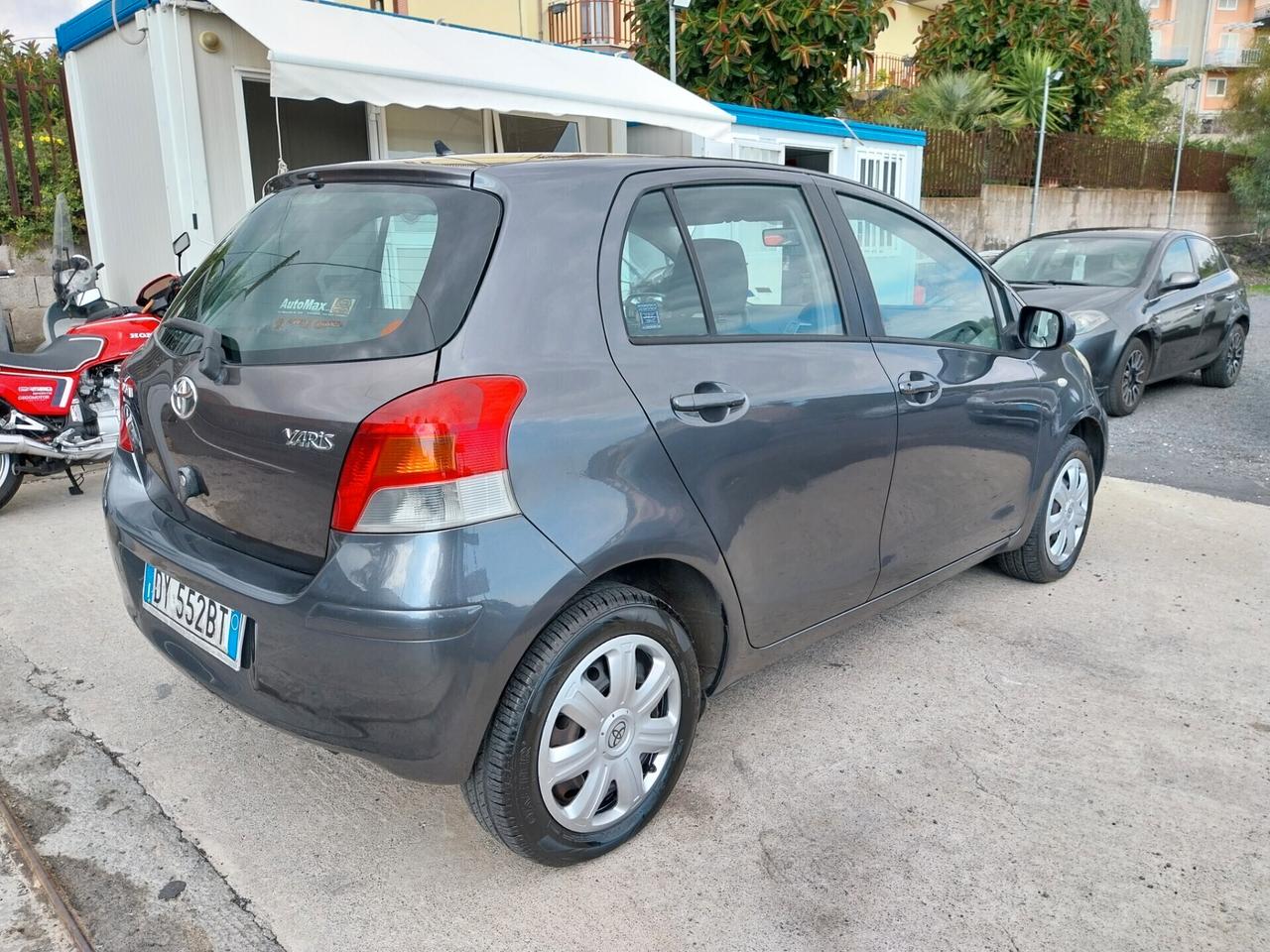 TOYOTA YARIS 1.0 BENZINA 110.000 KM UNICOPROPRIETA