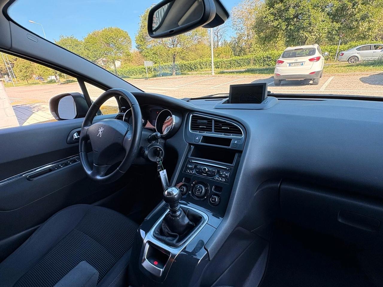 Peugeot 5008 BlueHDi 120 cv Neopatentati