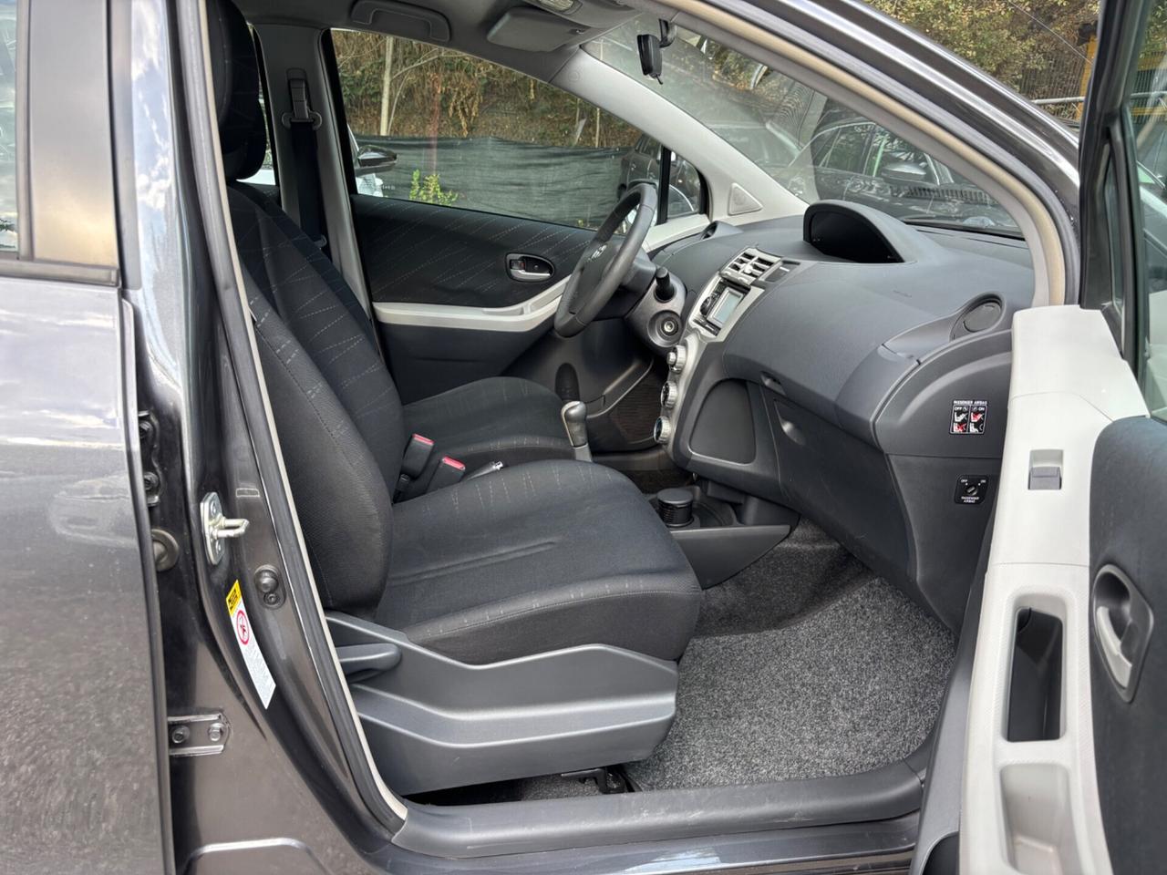 Toyota Yaris 1.3 5 porte Navi OK Neopatentati
