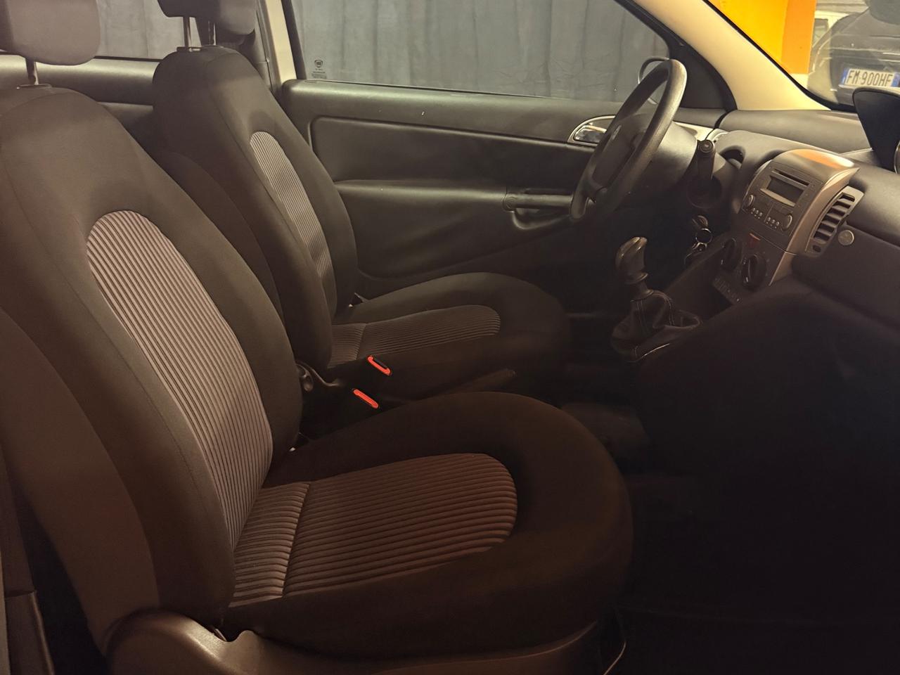 BELLISSIMA LANCIA YPSILON CON SOLI 56.412 KM