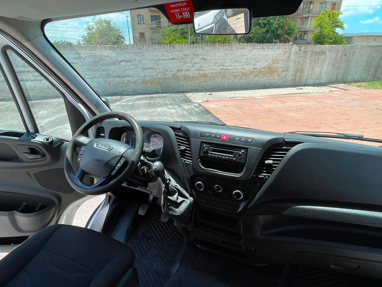 IVECO DAILY FURGONE CASSA E SPONDA IDRAULICA 35C13