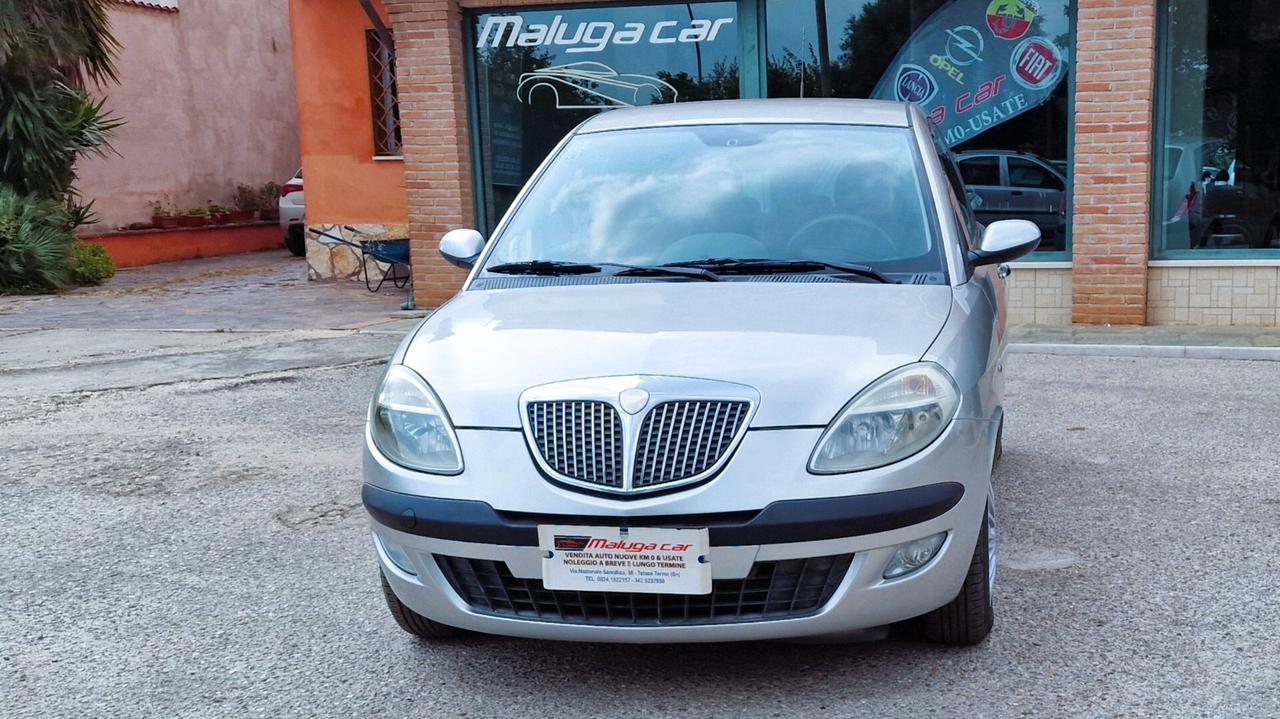 Lancia Ypsilon 1.2 16V Platino