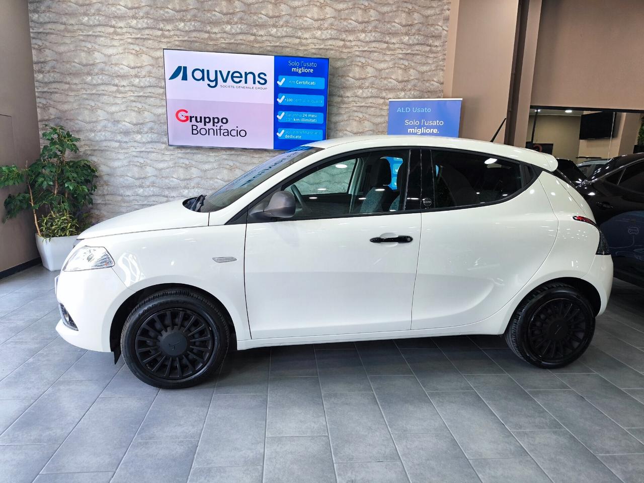 Lancia Ypsilon 1.0 FireFly 5 porte S&S Hybrid Ecochic Silver