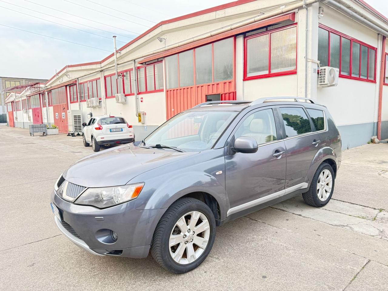 Mitsubishi Outlander 2.4 MIVEC Instyle 7 p.ti